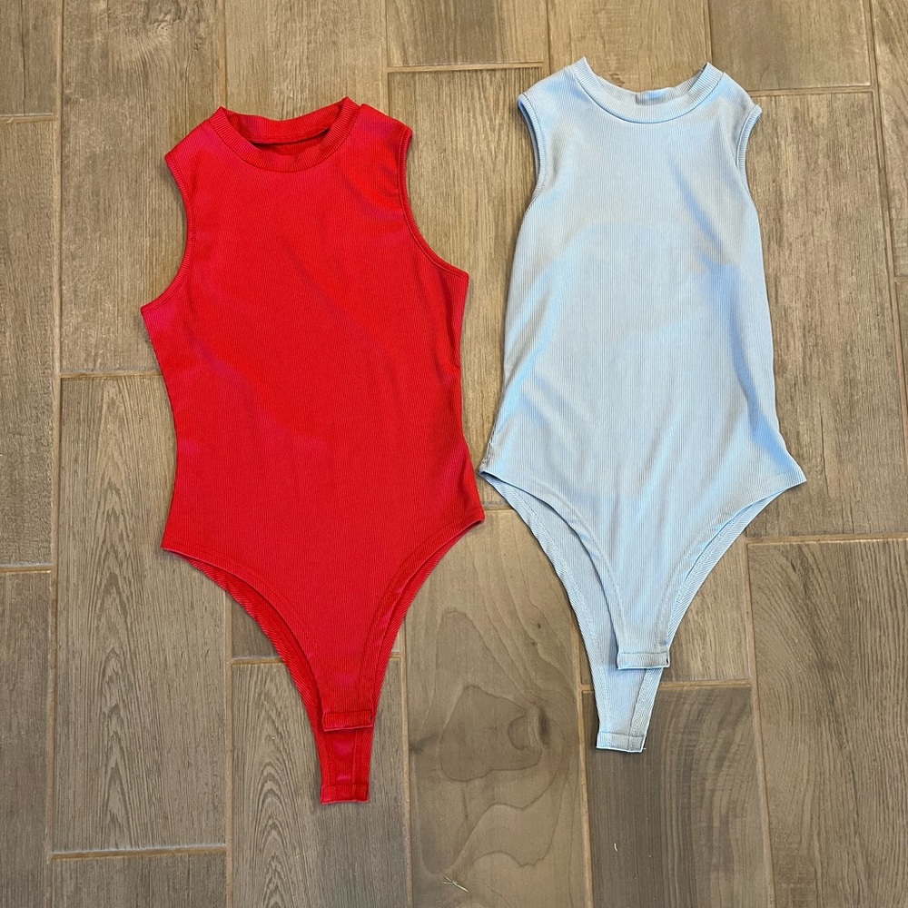 2 bodysuits